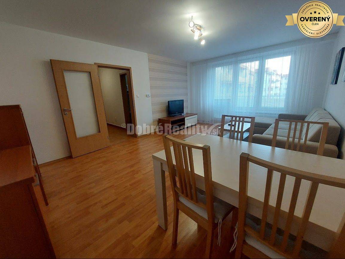 PRENÁJOM: 2 IZBOVÝ BYT S BALKÓNOM A PARKOVANÍM, CENTRUM