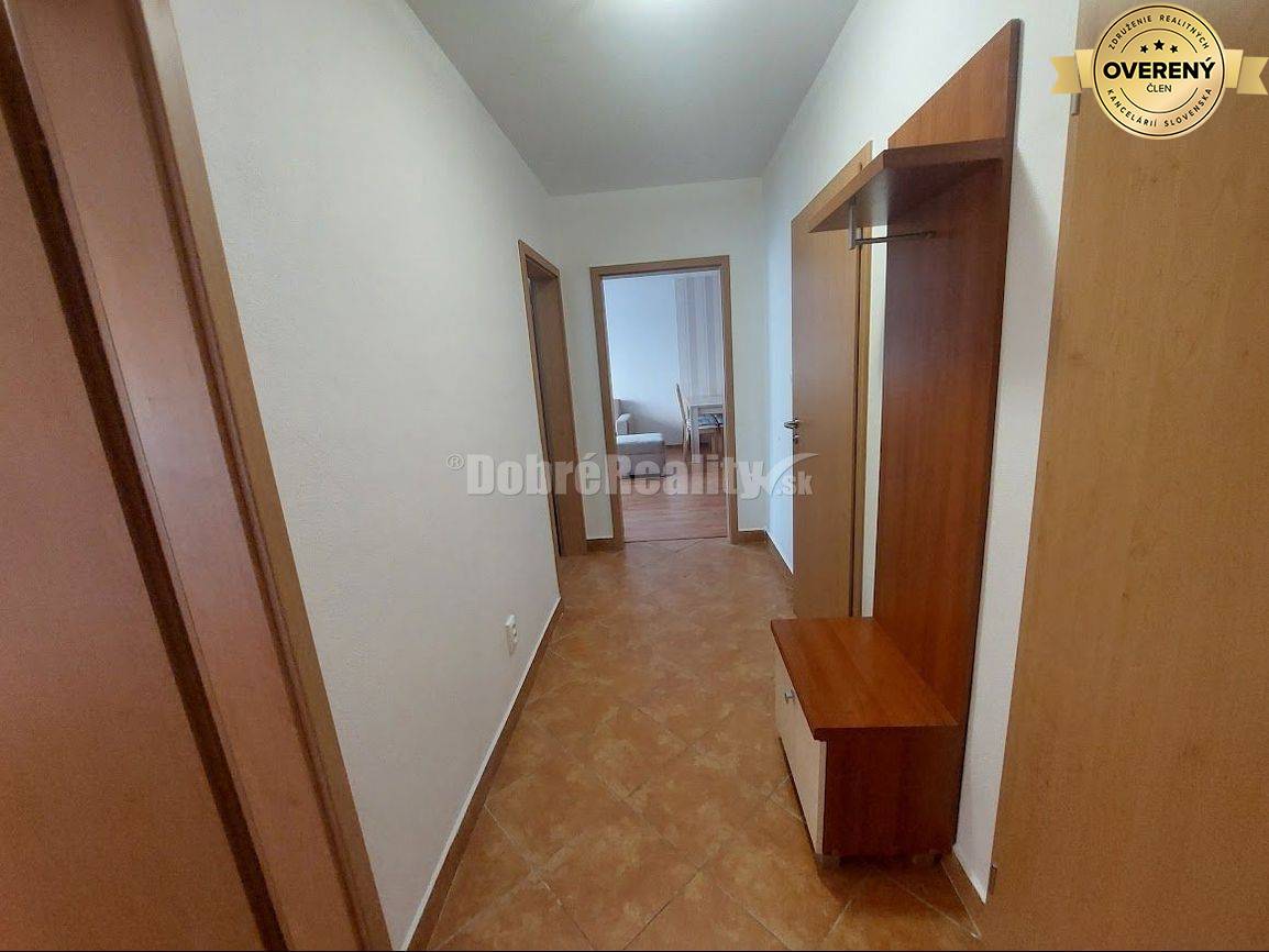 PRENÁJOM: 2 IZBOVÝ BYT S BALKÓNOM A PARKOVANÍM, CENTRUM