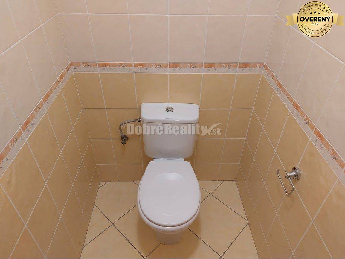 PRENÁJOM: 2 IZBOVÝ BYT S BALKÓNOM A PARKOVANÍM, CENTRUM