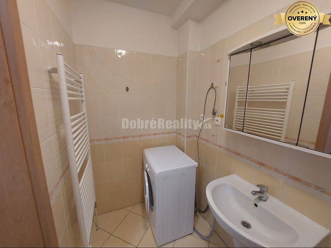 PRENÁJOM: 2 IZBOVÝ BYT S BALKÓNOM A PARKOVANÍM, CENTRUM