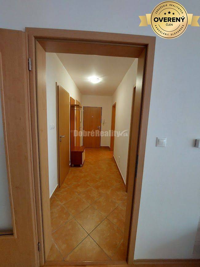 PRENÁJOM: 2 IZBOVÝ BYT S BALKÓNOM A PARKOVANÍM, CENTRUM