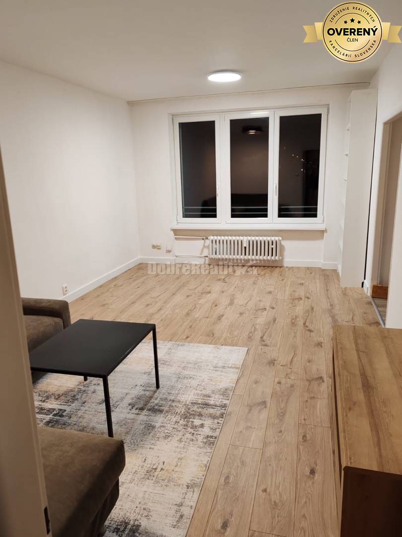 PRENÁJOM: VEĽKÝ 3 IZBOVÝ BYT S BALKÓNOM, CENTRUM