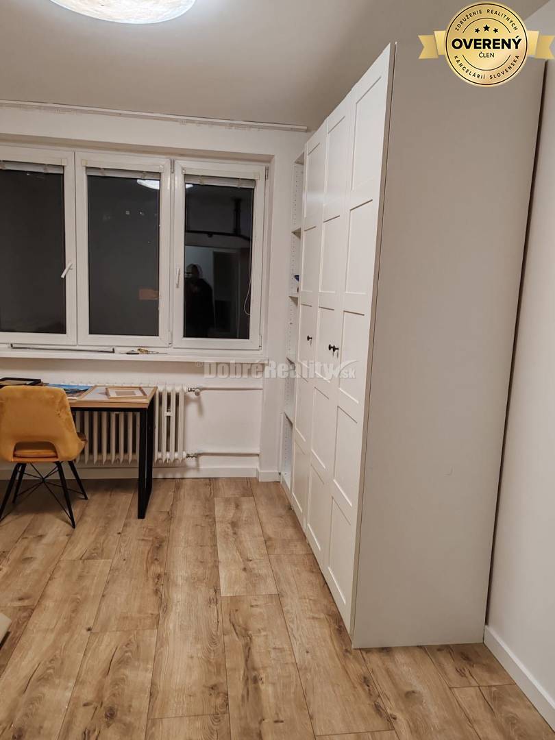 PRENÁJOM: VEĽKÝ 3 IZBOVÝ BYT S BALKÓNOM, CENTRUM