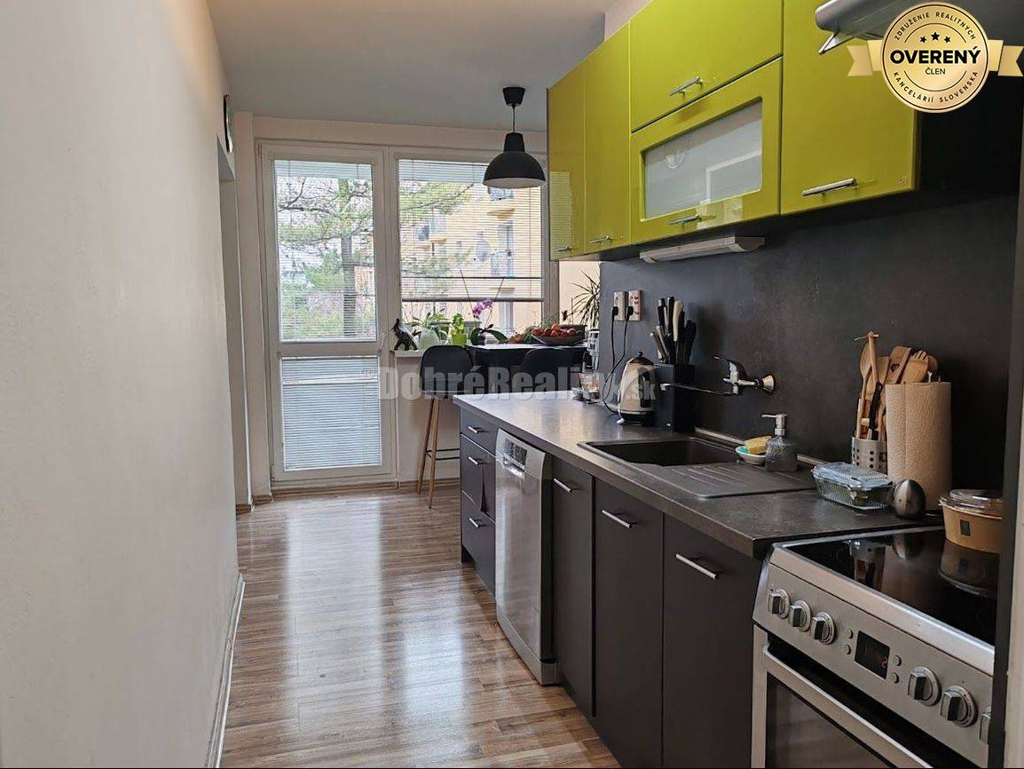 PRENÁJOM: VEĽKÝ 3 IZBOVÝ BYT S BALKÓNOM, CENTRUM