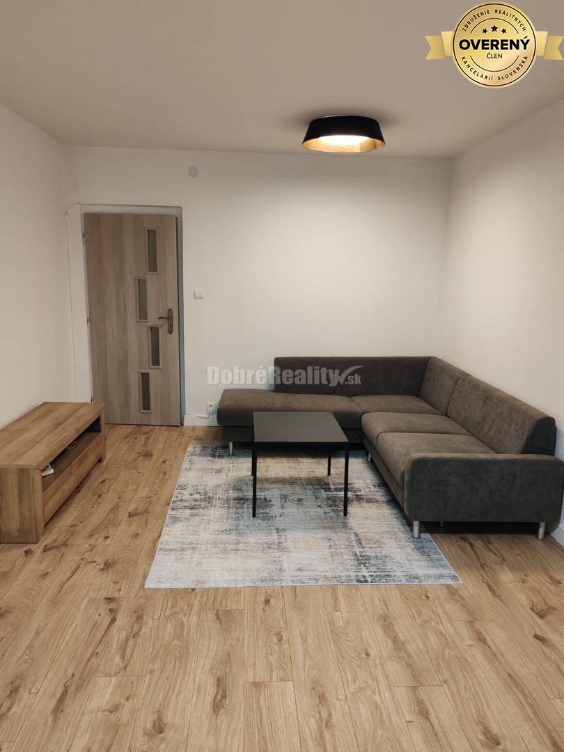 PRENÁJOM: VEĽKÝ 3 IZBOVÝ BYT S BALKÓNOM, CENTRUM