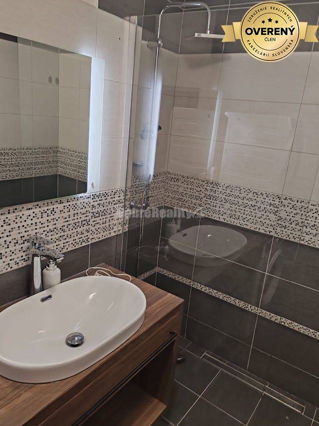 PRENÁJOM: VEĽKÝ 3 IZBOVÝ BYT S BALKÓNOM, CENTRUM