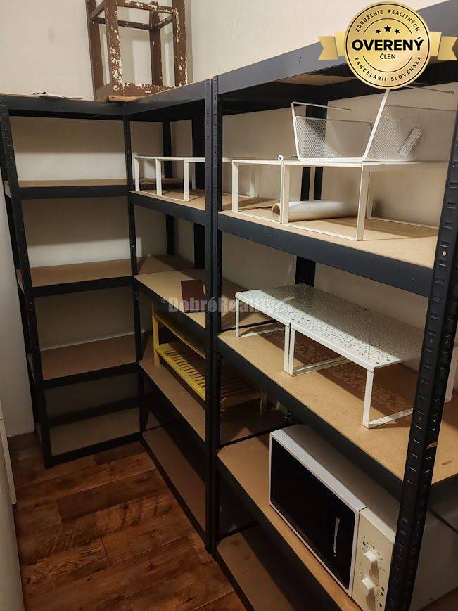 PRENÁJOM: VEĽKÝ 3 IZBOVÝ BYT S BALKÓNOM, CENTRUM