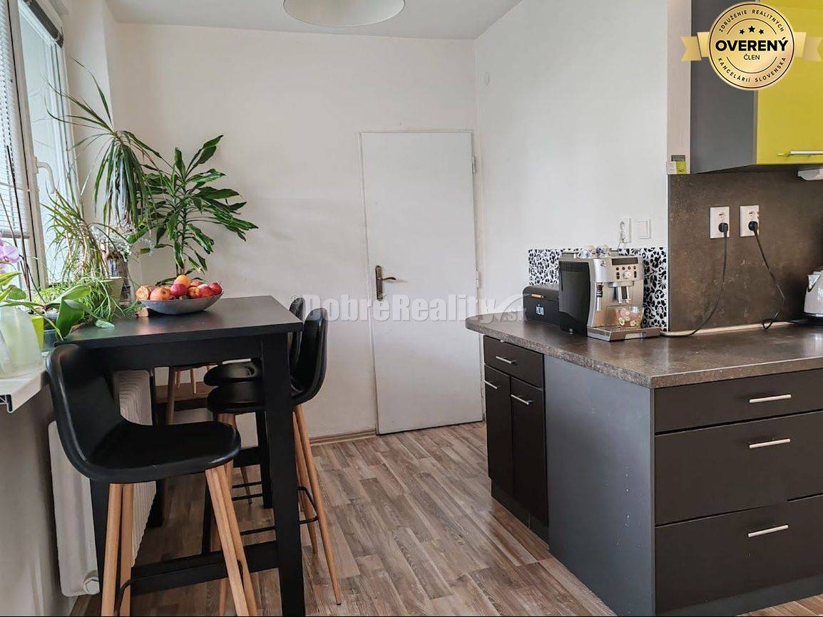 PRENÁJOM: VEĽKÝ 3 IZBOVÝ BYT S BALKÓNOM, CENTRUM