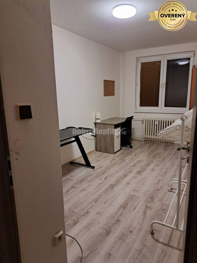 Ponúkame na prenájom trojizbový mezonetový byt v Trenčíne.