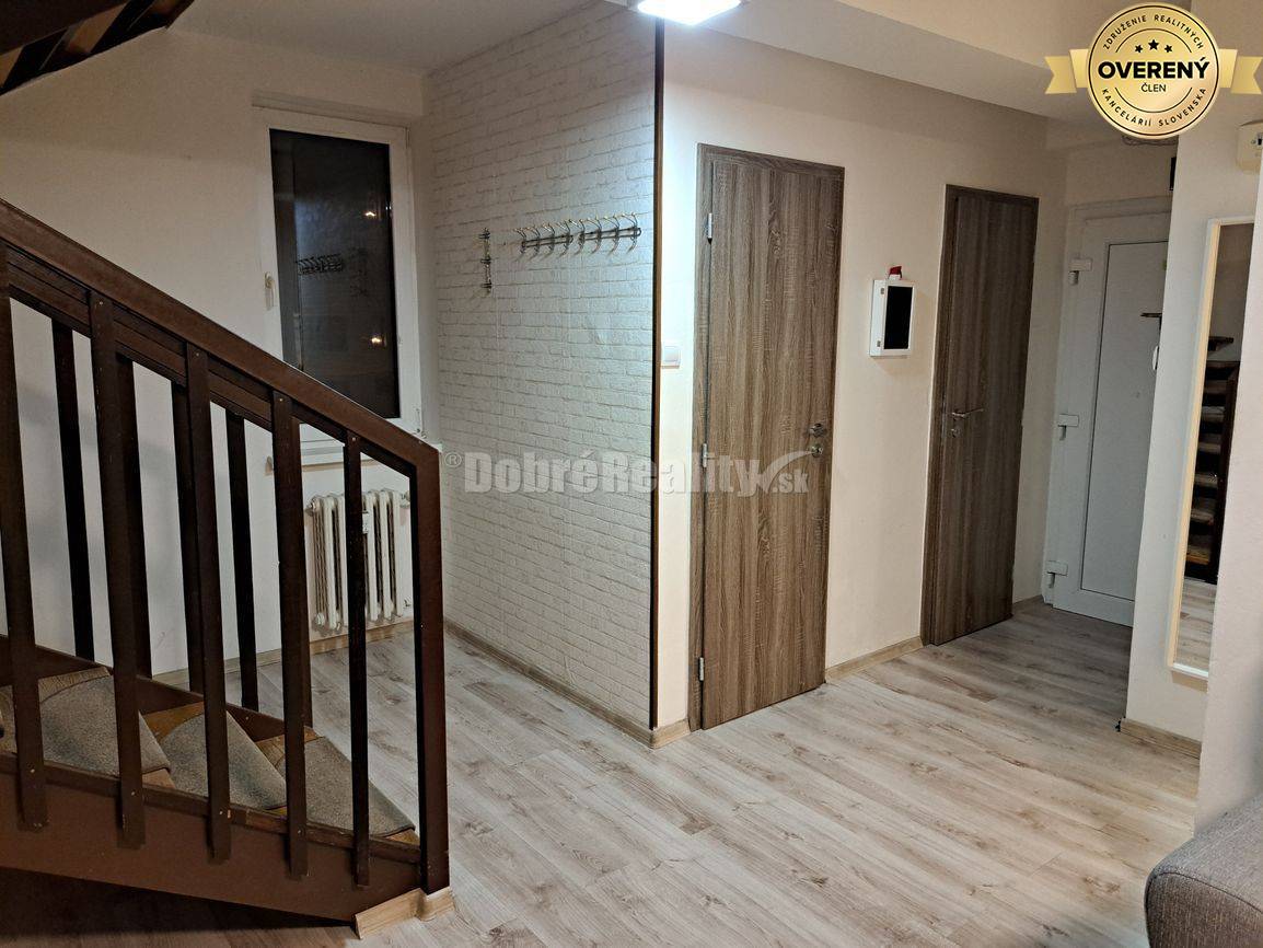 Ponúkame na prenájom trojizbový mezonetový byt v Trenčíne.