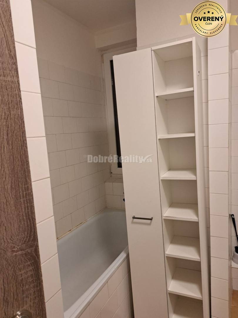 Ponúkame na prenájom trojizbový mezonetový byt v Trenčíne.