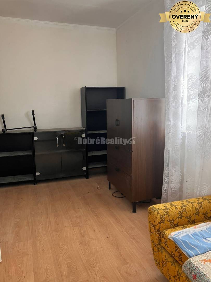 ZNÍŽENÁ CENA - Priestranný rodinný dom - Dolné Saliby