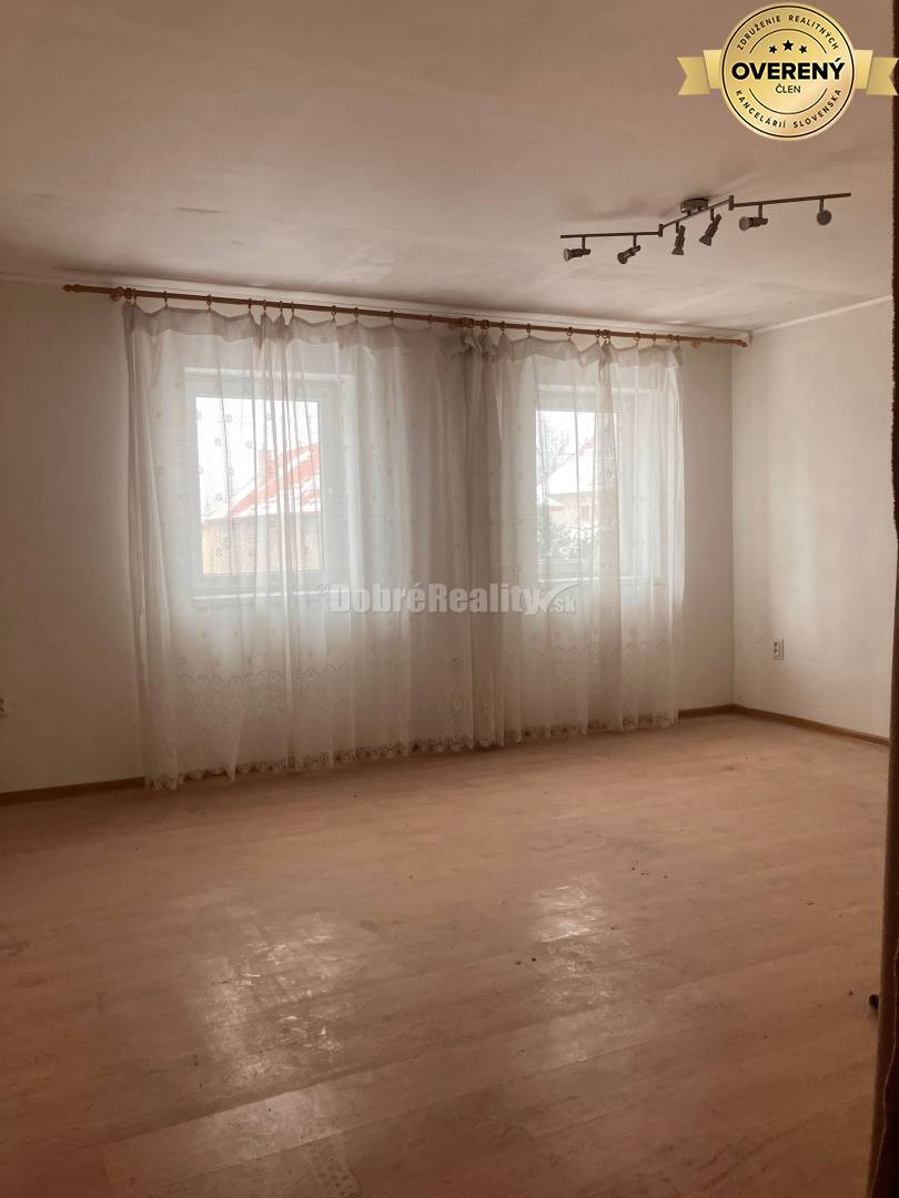 ZNÍŽENÁ CENA - Priestranný rodinný dom - Dolné Saliby