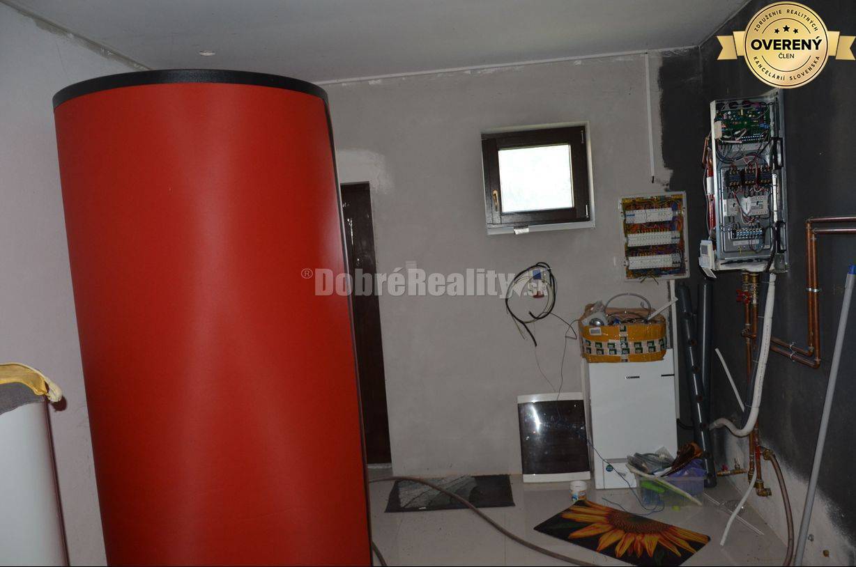 DOBRÉ REALITY - priestranný rodinný dom s veľkým pozemkom vo Veľkom H