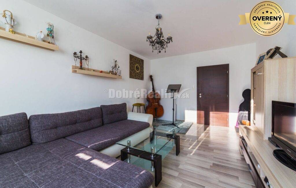 PRENÁJOM: NÁDHERNÝ, VEĽKÝ 3 IZBOVÝ BYT S 2 x LOGGIOU, THK