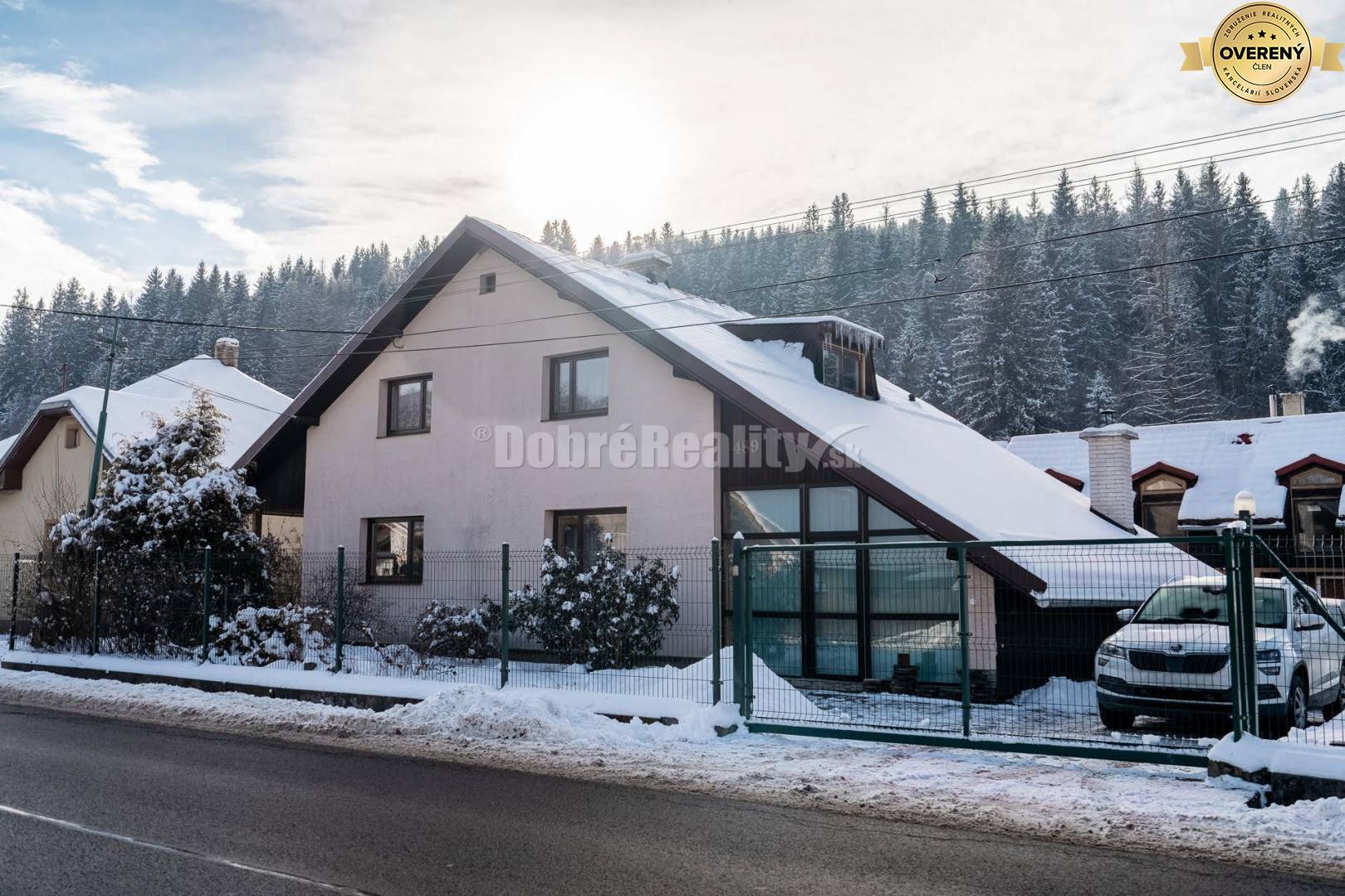 PREDAJ: Rodinný dom so zimnou záhradou a samostatnou obytnou prístavbo