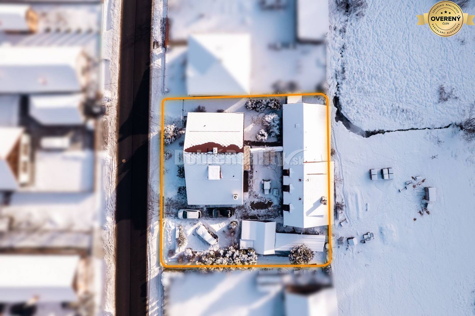 PREDAJ: Rodinný dom so zimnou záhradou a samostatnou obytnou prístavbo