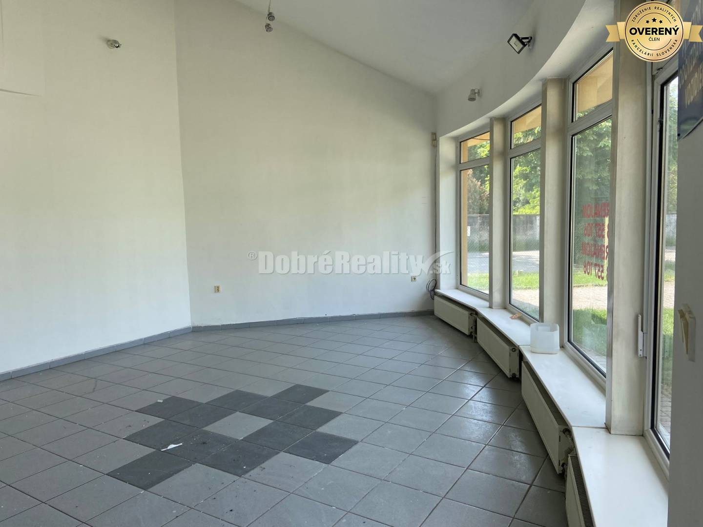 DOBRÉ REALITY ponúkajú na prenájom pekné komerčné priestory na obchod