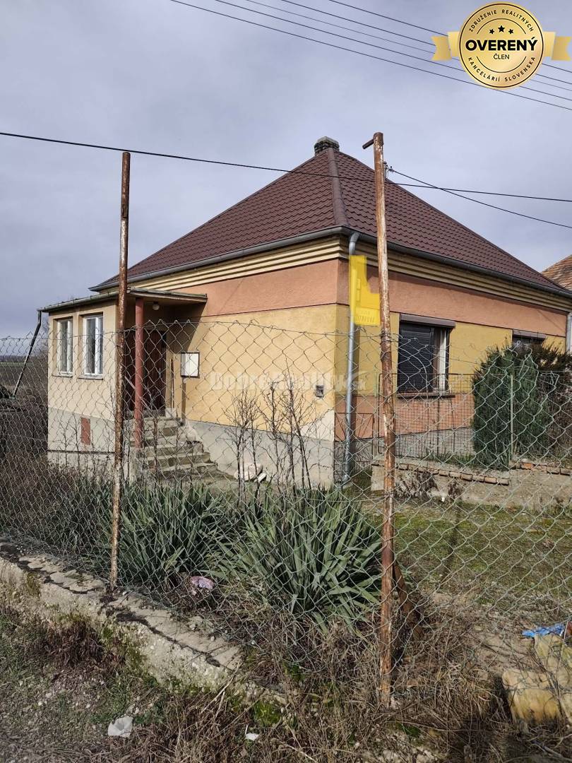 Ponúkame Vám na predaj 3-izb. rodinný dom vo Dvoroch nad Žitavou len 8