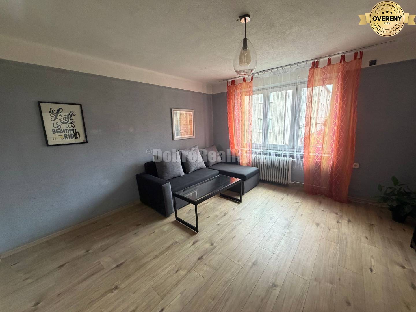 Na prenájom pekný 2 izbový byt .