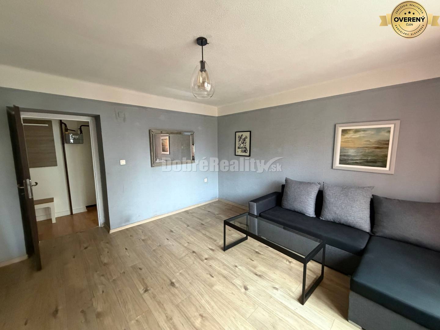 Na prenájom pekný 2 izbový byt .