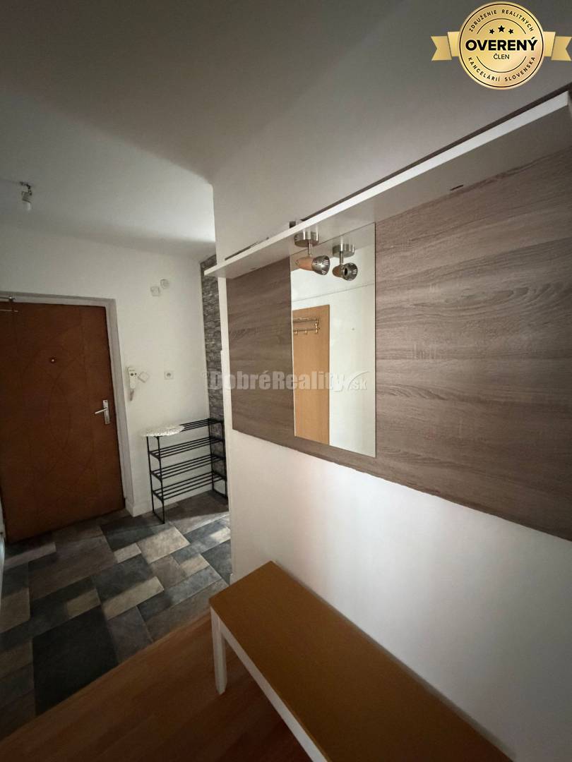 Na prenájom pekný 2 izbový byt .