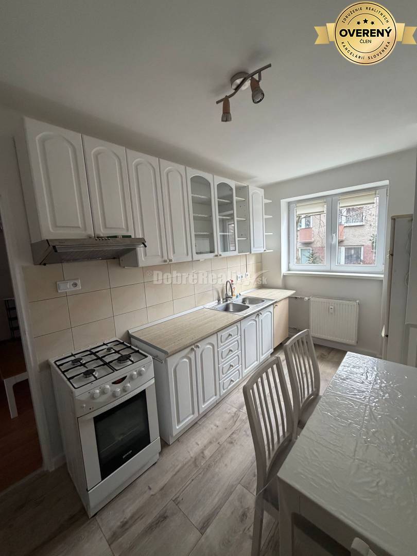 Na prenájom pekný 2 izbový byt .