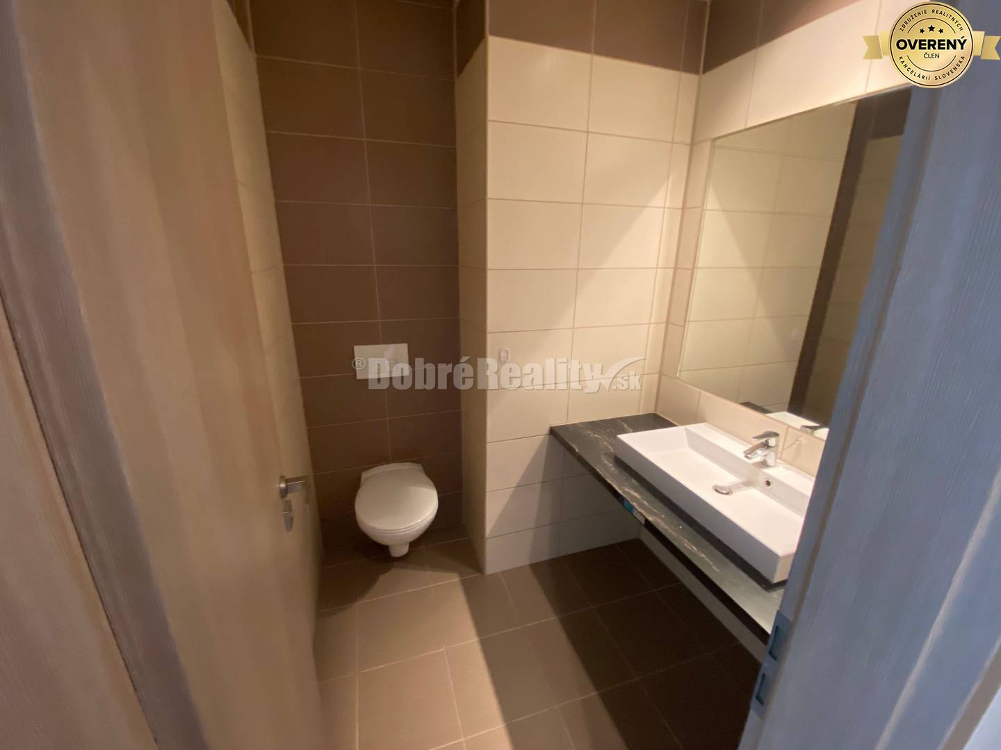 DOBRÉ REALITY ponúkajúú na prenájom peknú kancelária alebo komerčný