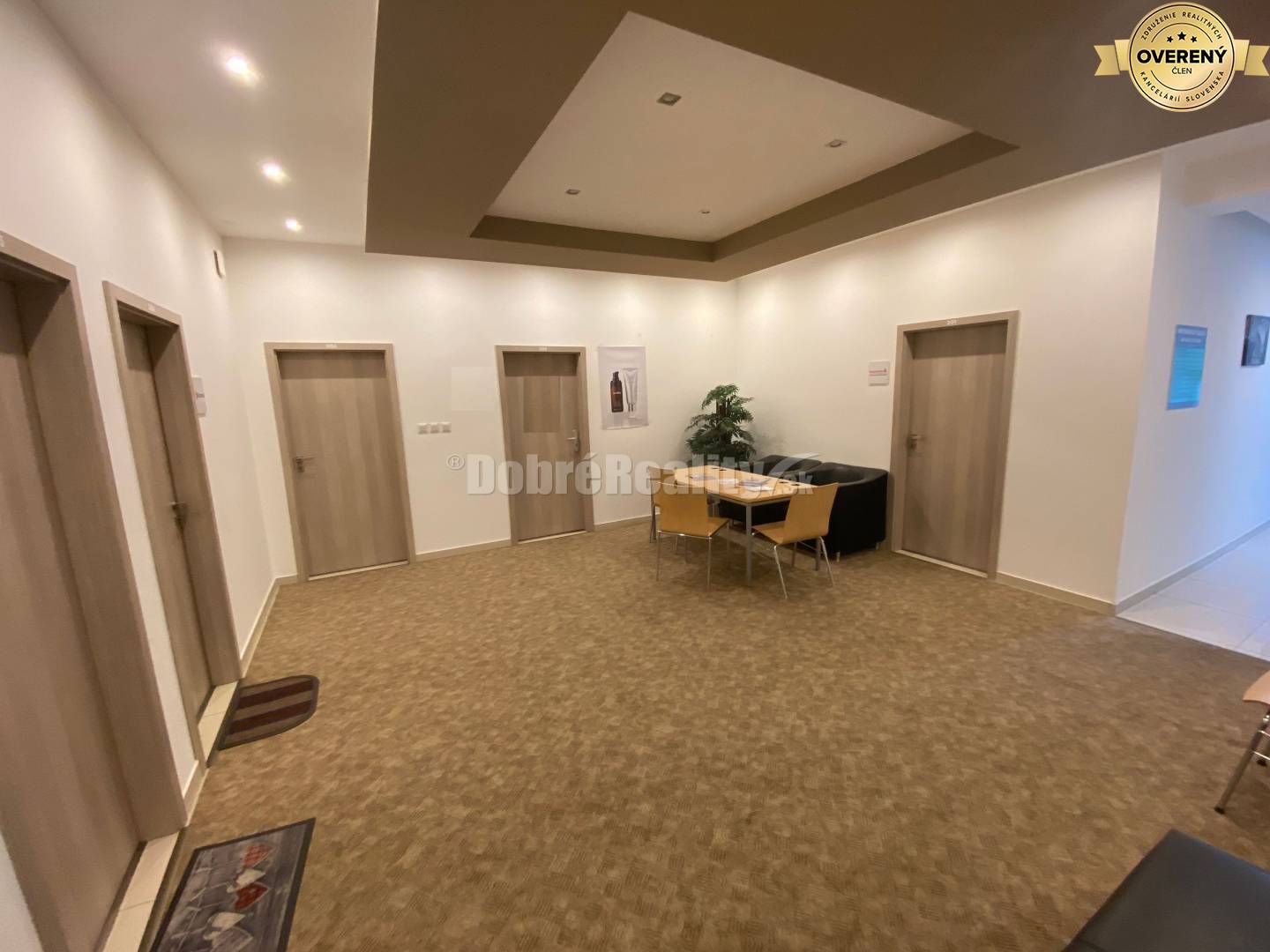 DOBRÉ REALITY ponúkajúú na prenájom peknú menšiu kancelária alebo ko