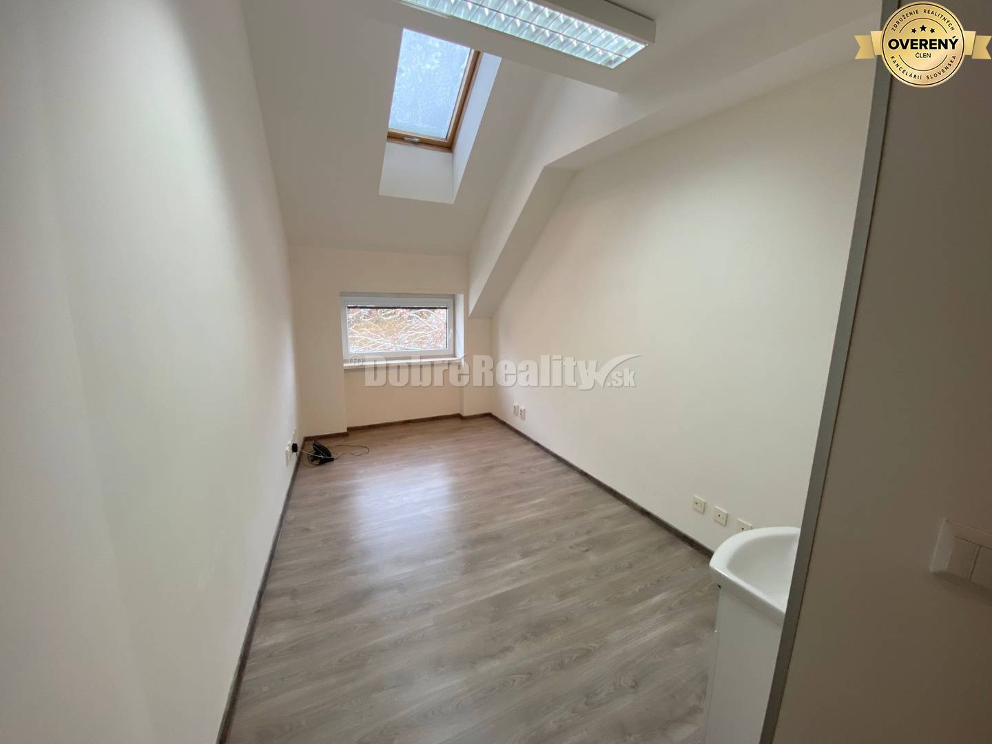 DOBRÉ REALITY ponúkajúú na prenájom peknú menšiu kancelária alebo ko