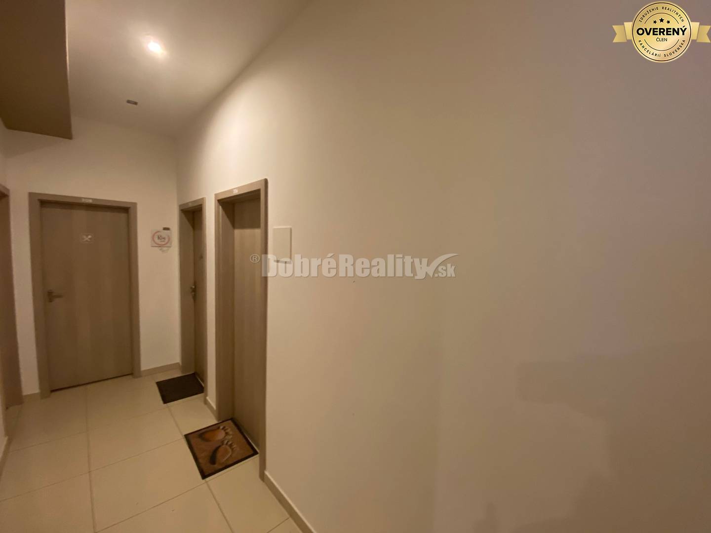 DOBRÉ REALITY ponúkajúú na prenájom peknú menšiu kancelária alebo ko