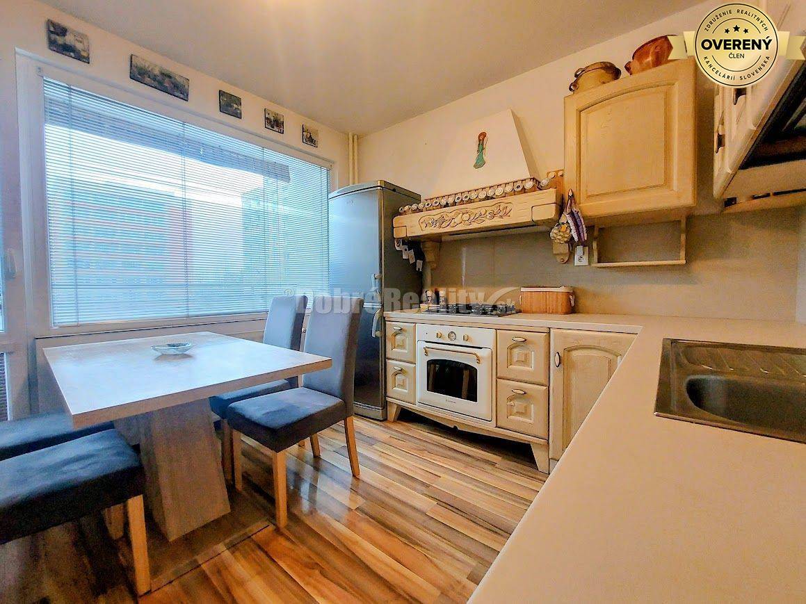 PREDAJ: NÁDHERNÝ, VEĽKÝ 3 IZBOVÝ BYT S 2 x LOGGIOU, THK