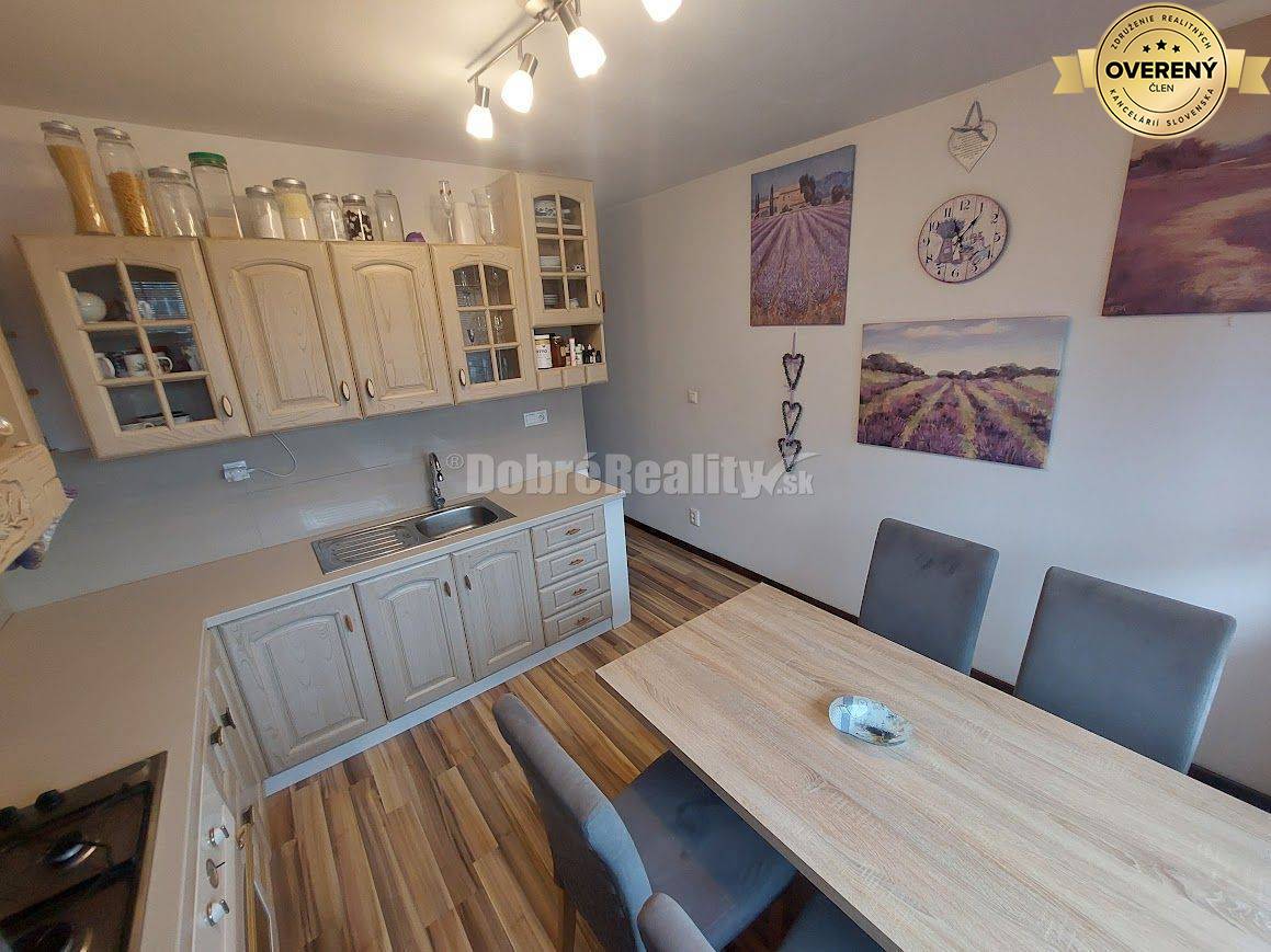 PREDAJ: NÁDHERNÝ, VEĽKÝ 3 IZBOVÝ BYT S 2 x LOGGIOU, THK