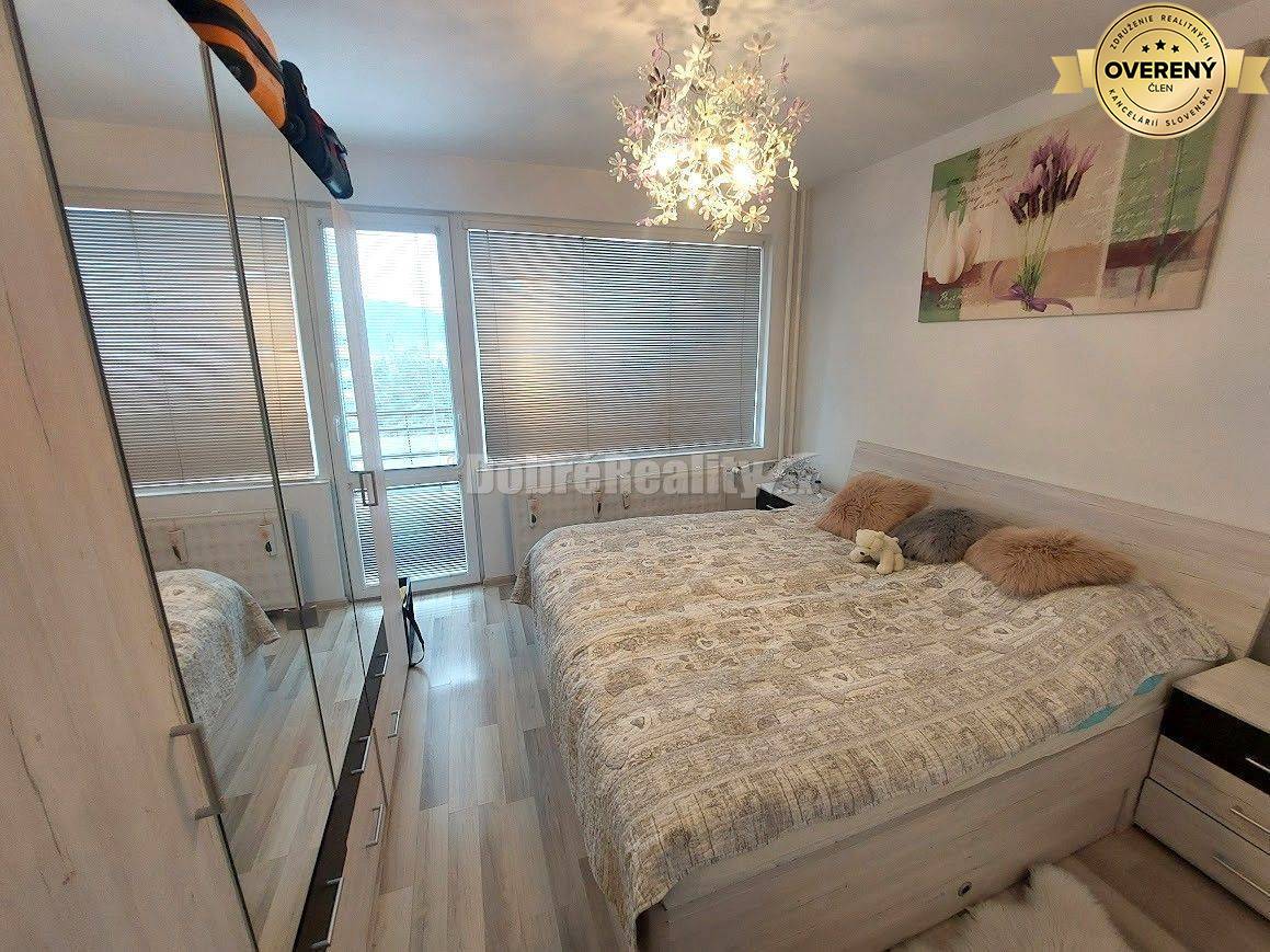 PREDAJ: NÁDHERNÝ, VEĽKÝ 3 IZBOVÝ BYT S 2 x LOGGIOU, THK