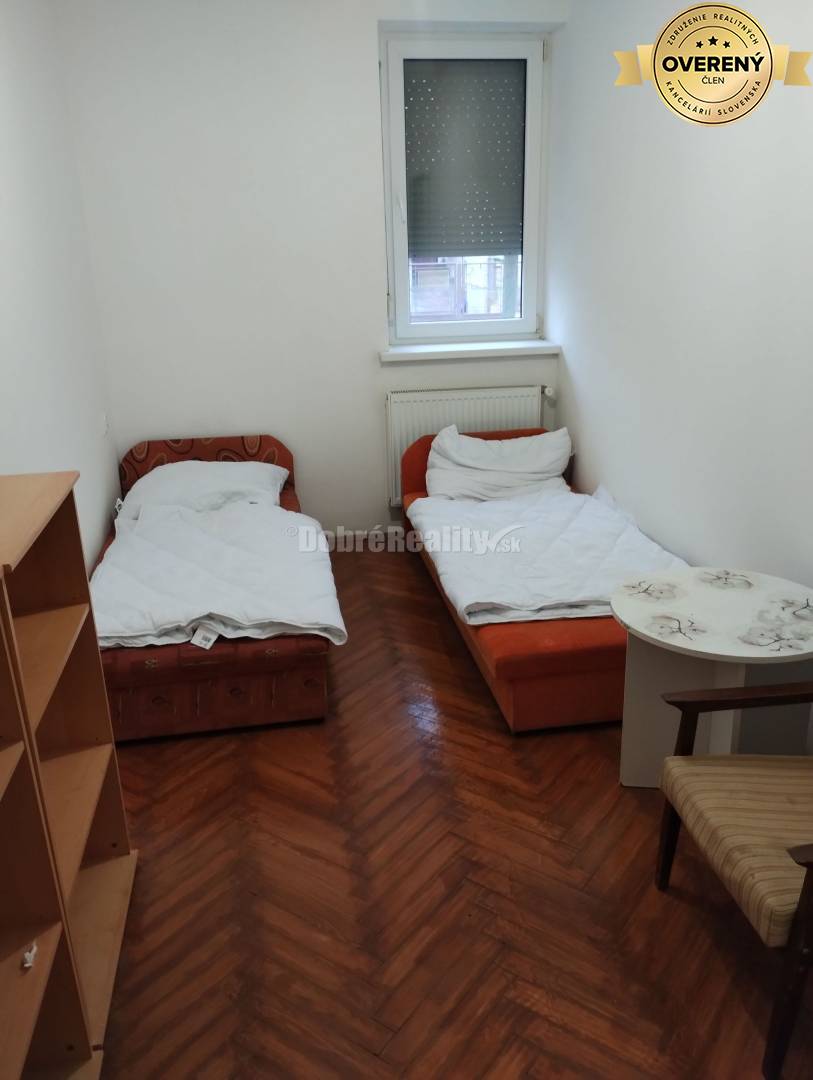 Na prenájom veľký 4-izbový byt pre skupinu osôb