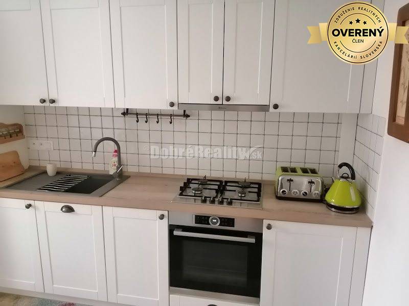 PRENÁJOM: VEĽKÝ, ZARIADENÝ 2 IZBOVÝ BYT BEZ BALKÓNA, SÍDLISKO