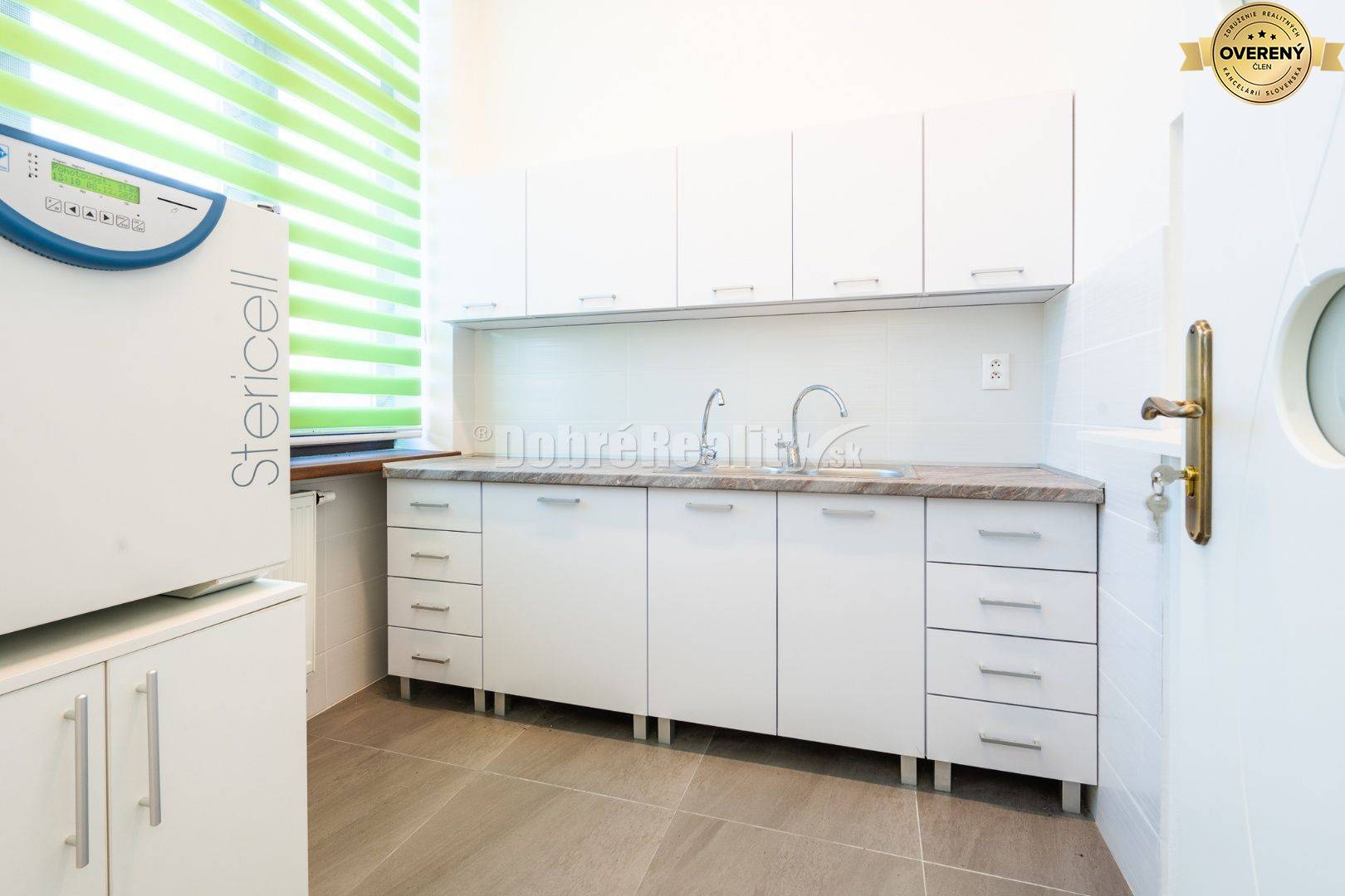 PRENÁJOM: Kompletne zariadená lekáreň pripravená na prevádzku, 181 m2,