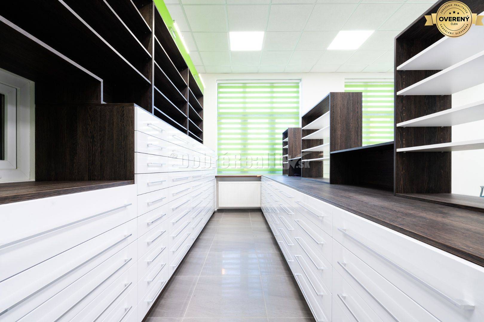 PRENÁJOM: Kompletne zariadená lekáreň pripravená na prevádzku, 181 m2,