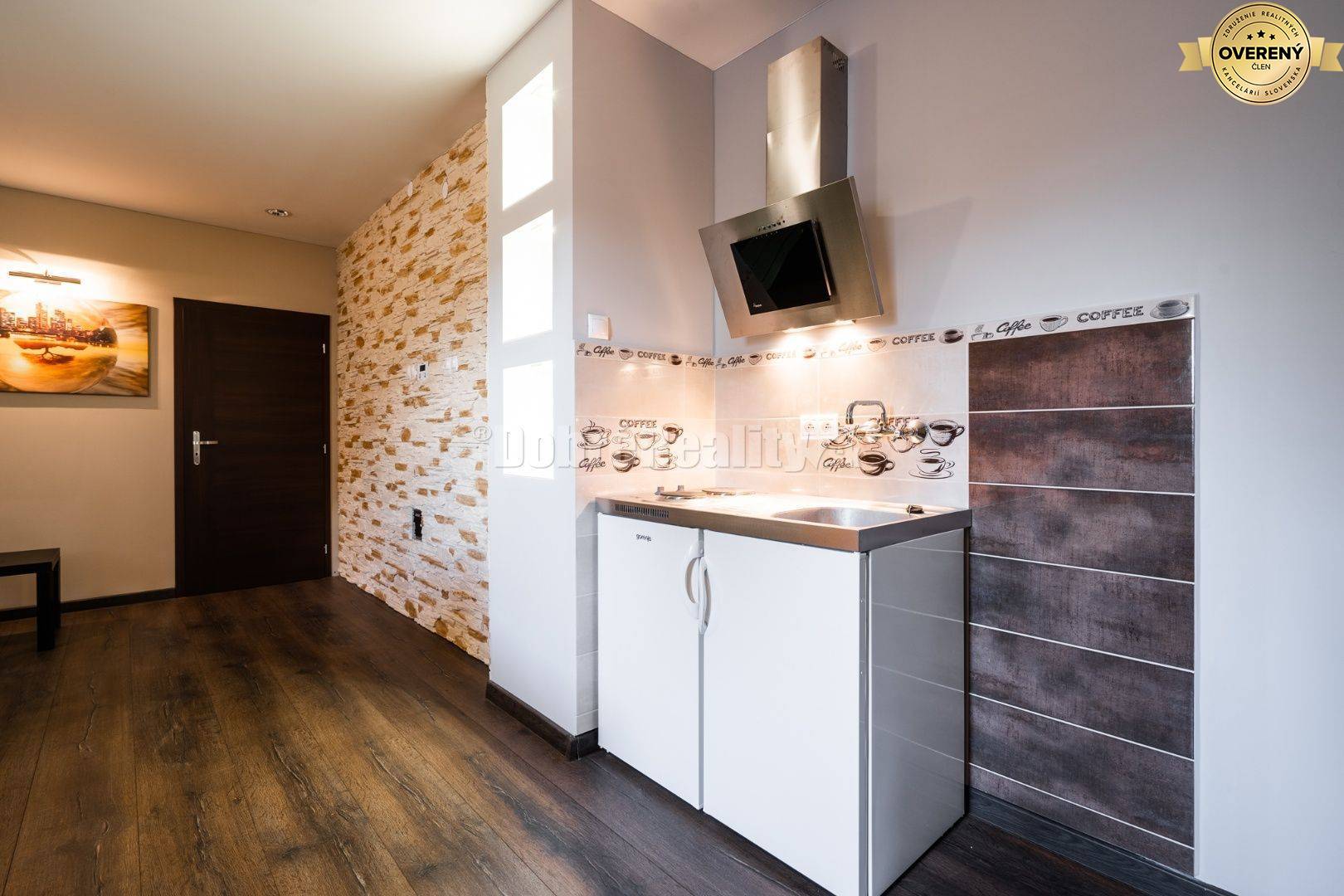 PRENÁJOM: Kompletne zariadená lekáreň pripravená na prevádzku, 181 m2,