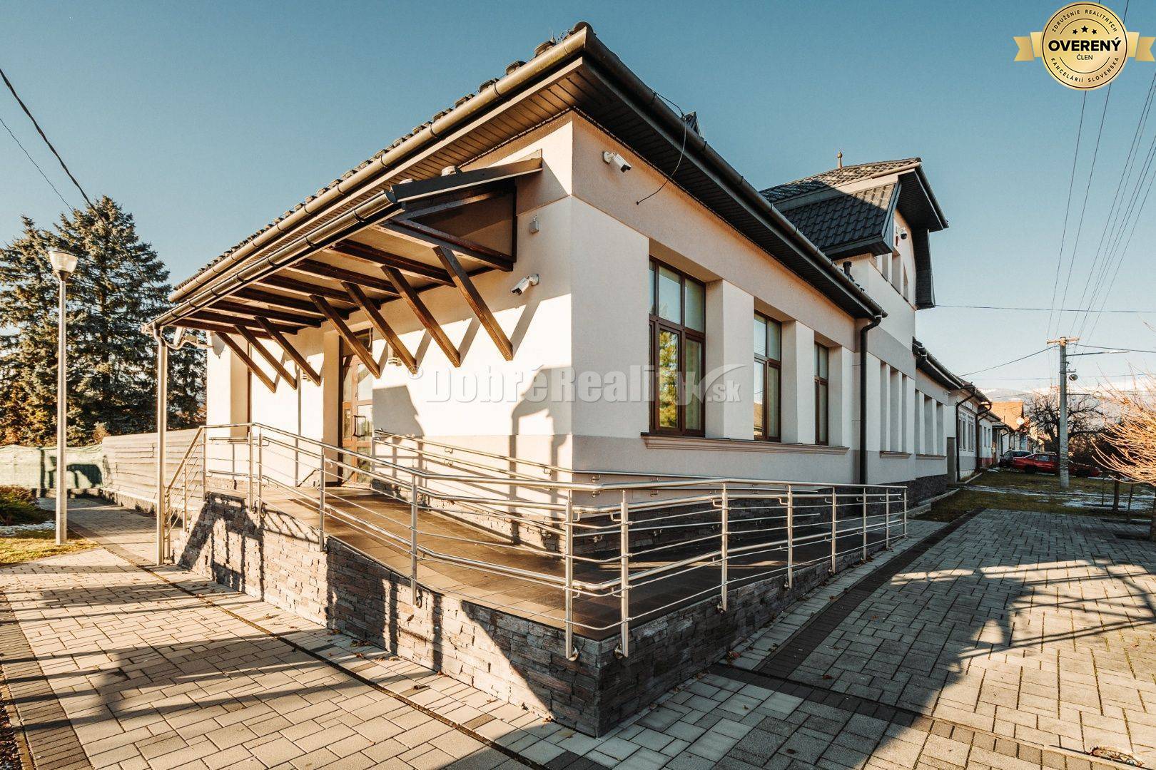 PRENÁJOM: Kompletne zariadená lekáreň pripravená na prevádzku, 181 m2,