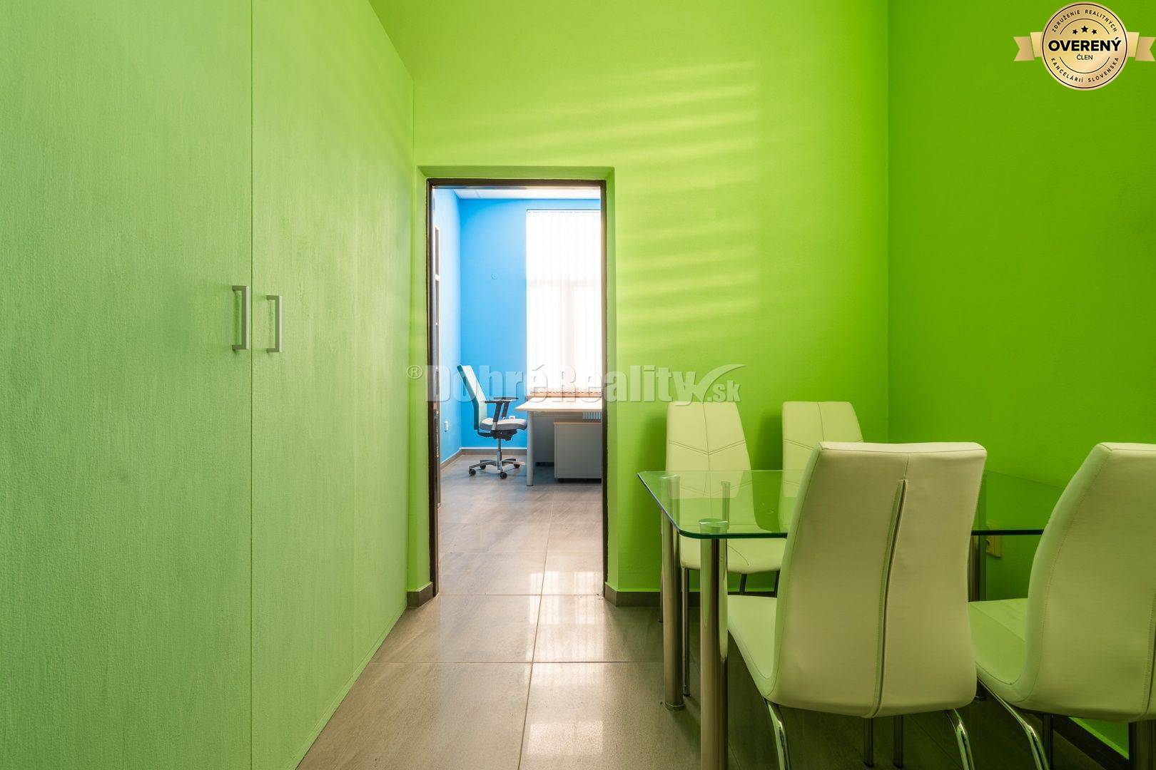 PRENÁJOM: Kompletne zariadená lekáreň pripravená na prevádzku, 181 m2,