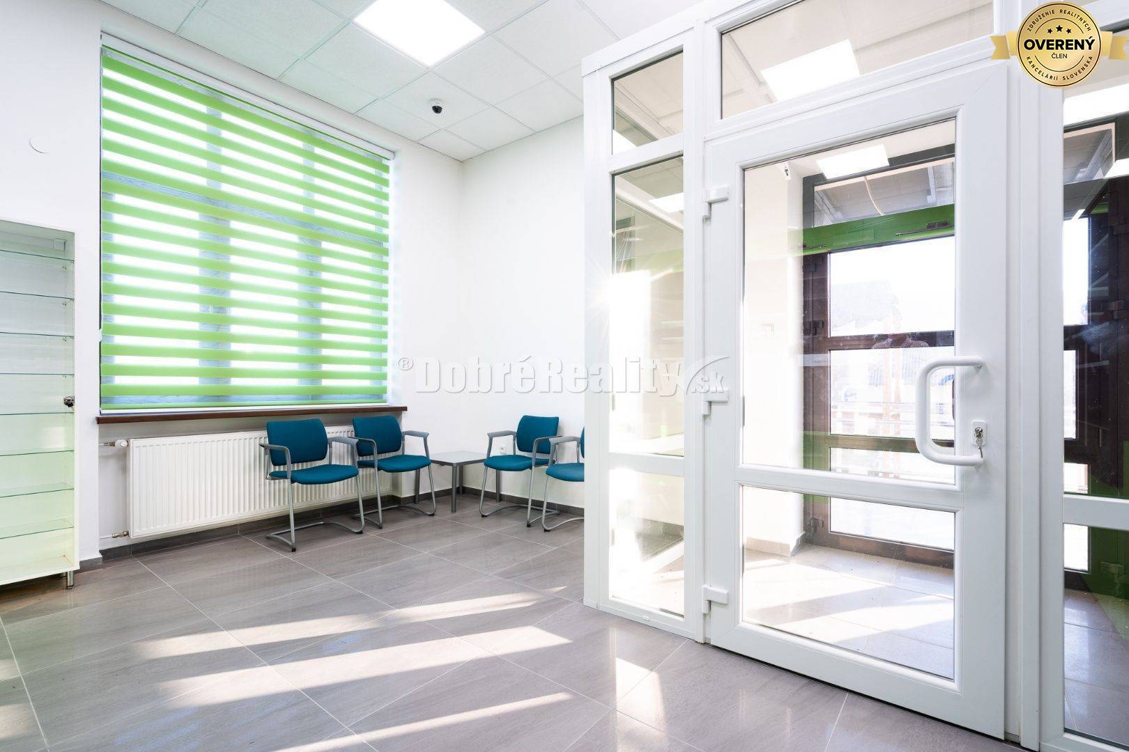 PRENÁJOM: Kompletne zariadená lekáreň pripravená na prevádzku, 181 m2,