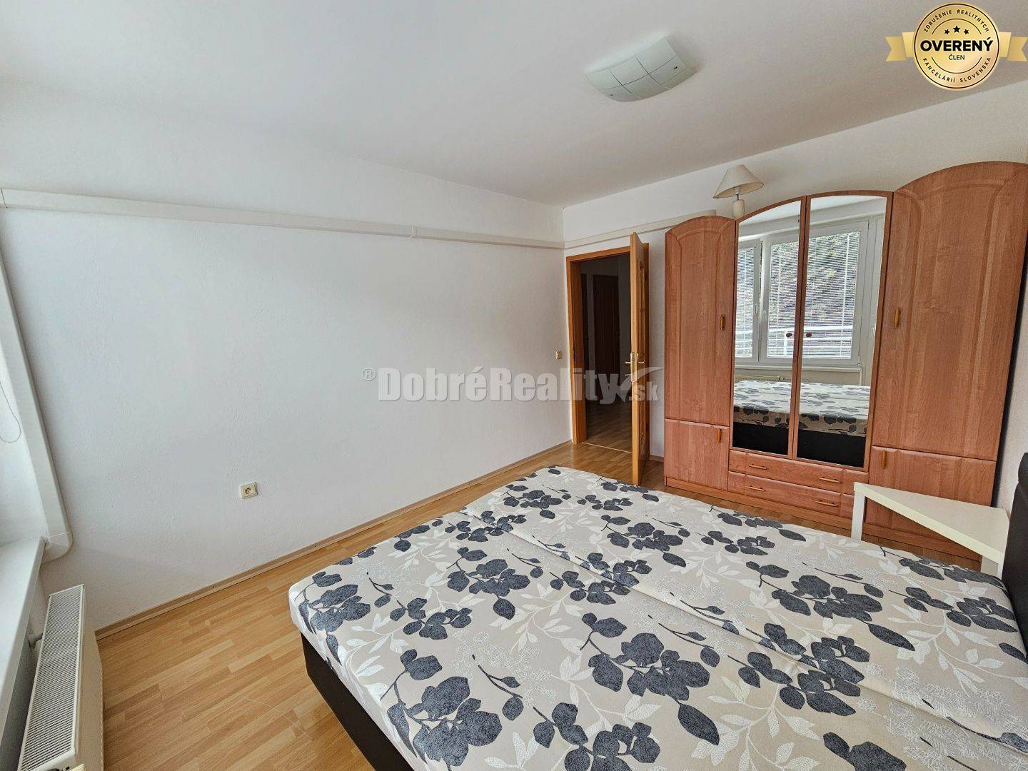 PRENÁJOM 4 izbového bytu v podkroví - centrum PIEŠŤANY