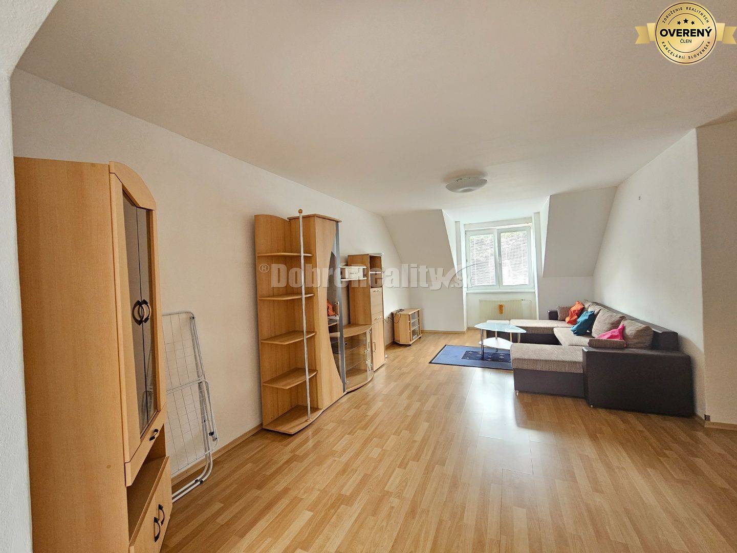 PRENÁJOM 4 izbového bytu v podkroví - centrum PIEŠŤANY