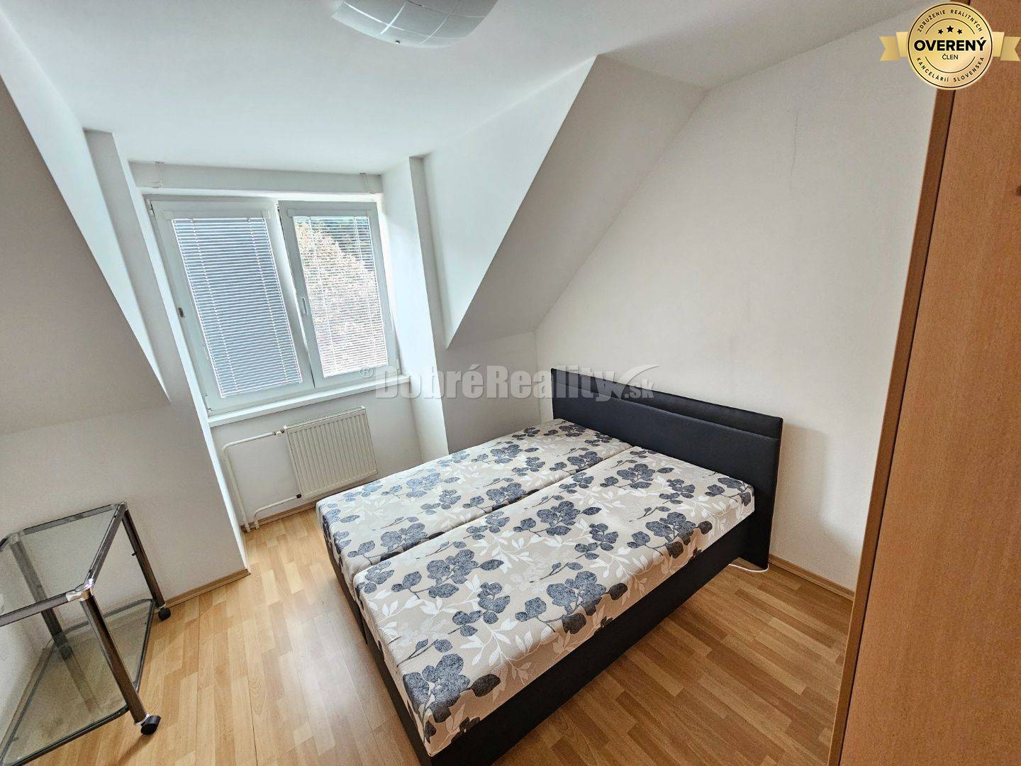 PRENÁJOM 4 izbového bytu v podkroví - centrum PIEŠŤANY