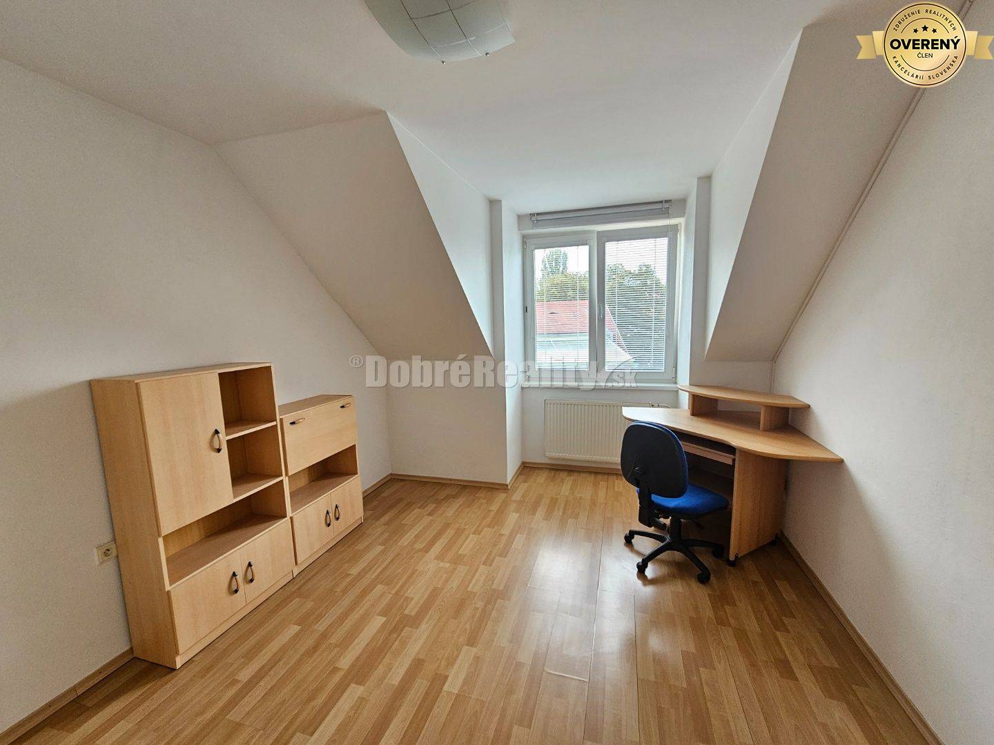 PRENÁJOM 4 izbového bytu v podkroví - centrum PIEŠŤANY