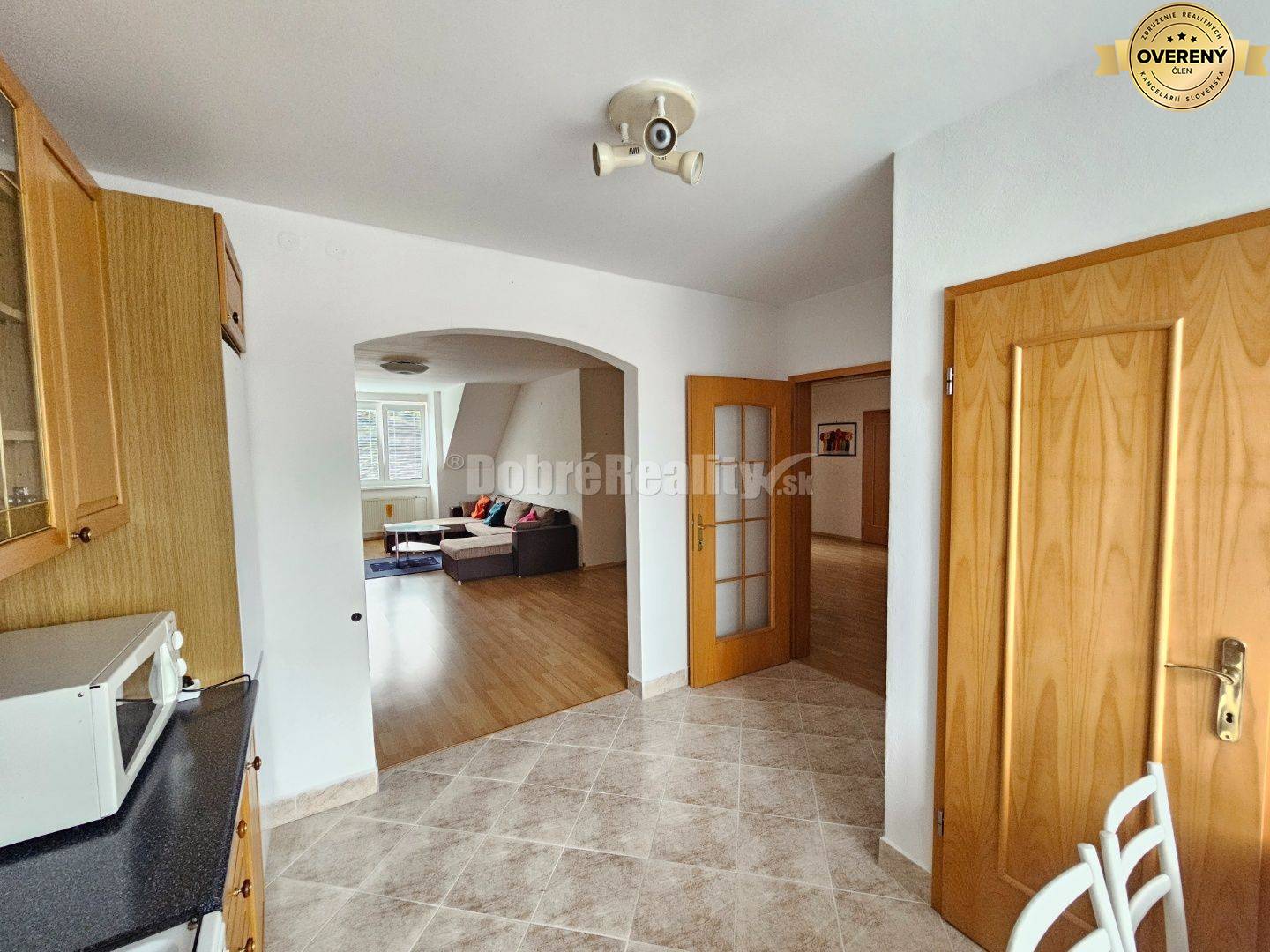 PRENÁJOM 4 izbového bytu v podkroví - centrum PIEŠŤANY