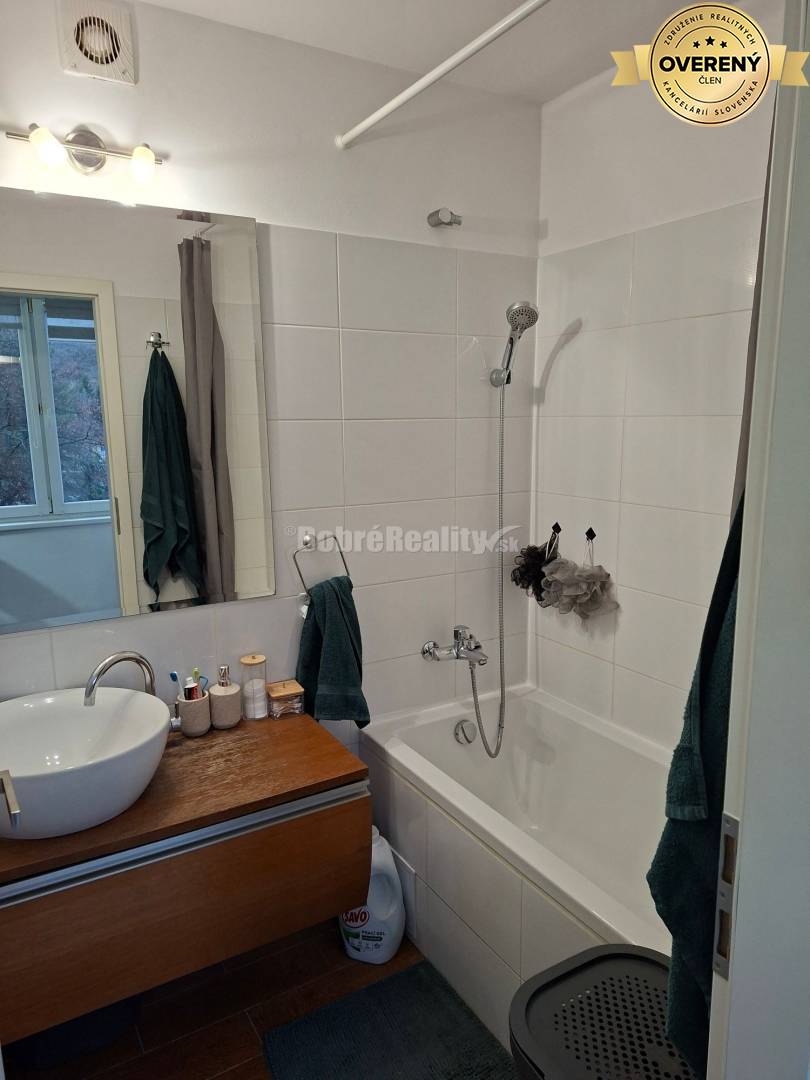 DOBRÉ REALITY-Krásny 2-i. byt na prenájom, Nábr. sv. Cyrila, Prievidza