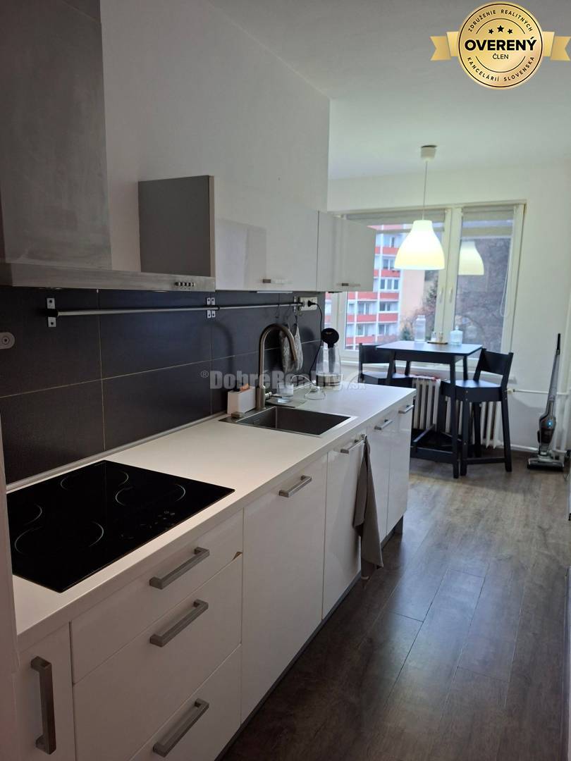 DOBRÉ REALITY-Krásny 2-i. byt na prenájom, Nábr. sv. Cyrila, Prievidza