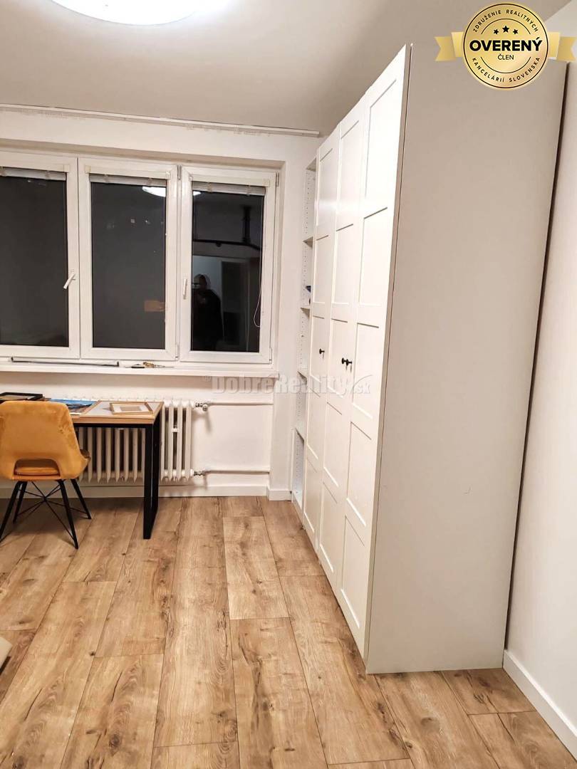 PRENÁJOM: VEĽKÝ 3 IZBOVÝ BYT S BALKÓNOM, CENTRUM